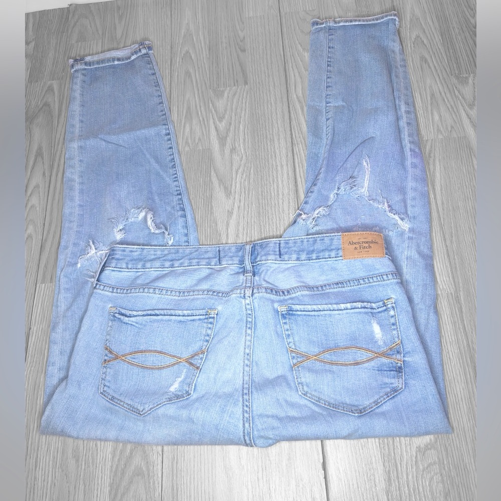 ABERCROMBIE & FITCH Women’s Light Blue Wash Ripped Jeans - Picture 5 of 11